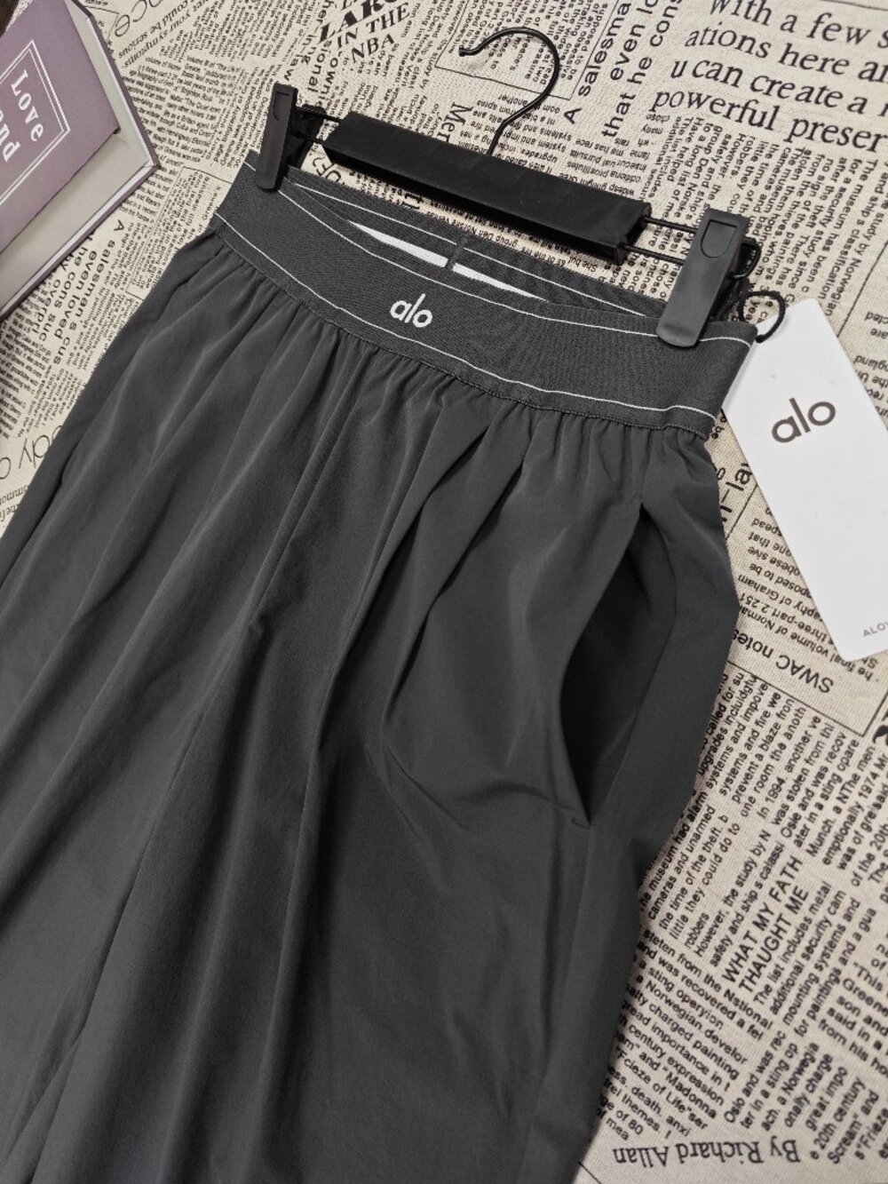 ALO Yoga Dark Grey🍩Women's Relaxed Fit Suit Up Pants | Regular NWT - Picture 5 of 8